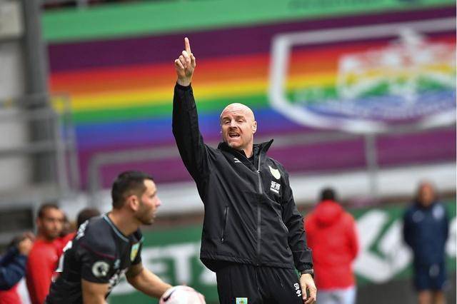  英超开放全座席，现场观赛热度爆表  