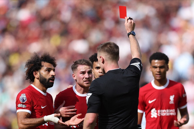  萨拉赫独中四元利物浦大胜伯恩茅斯  