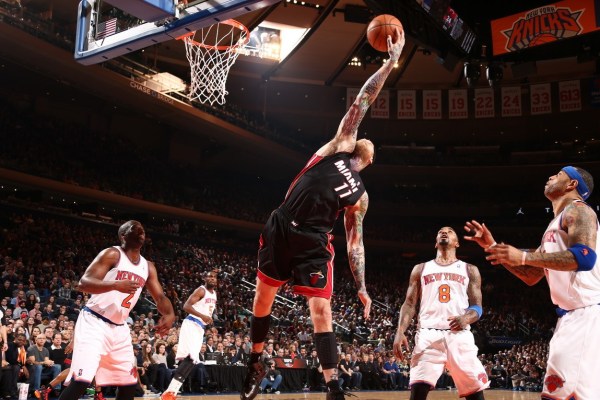  老鹰穆雷三分绝杀终结尼克斯连胜  