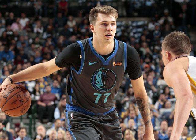  东契奇生涯新高60分，独行侠加时灭热火  